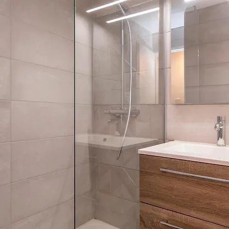 Renove 6 Pers, Et Lumineux, Proche Pistes Et Centre, Avec Balcon Sud - Fr-1-314-148 Appartement *